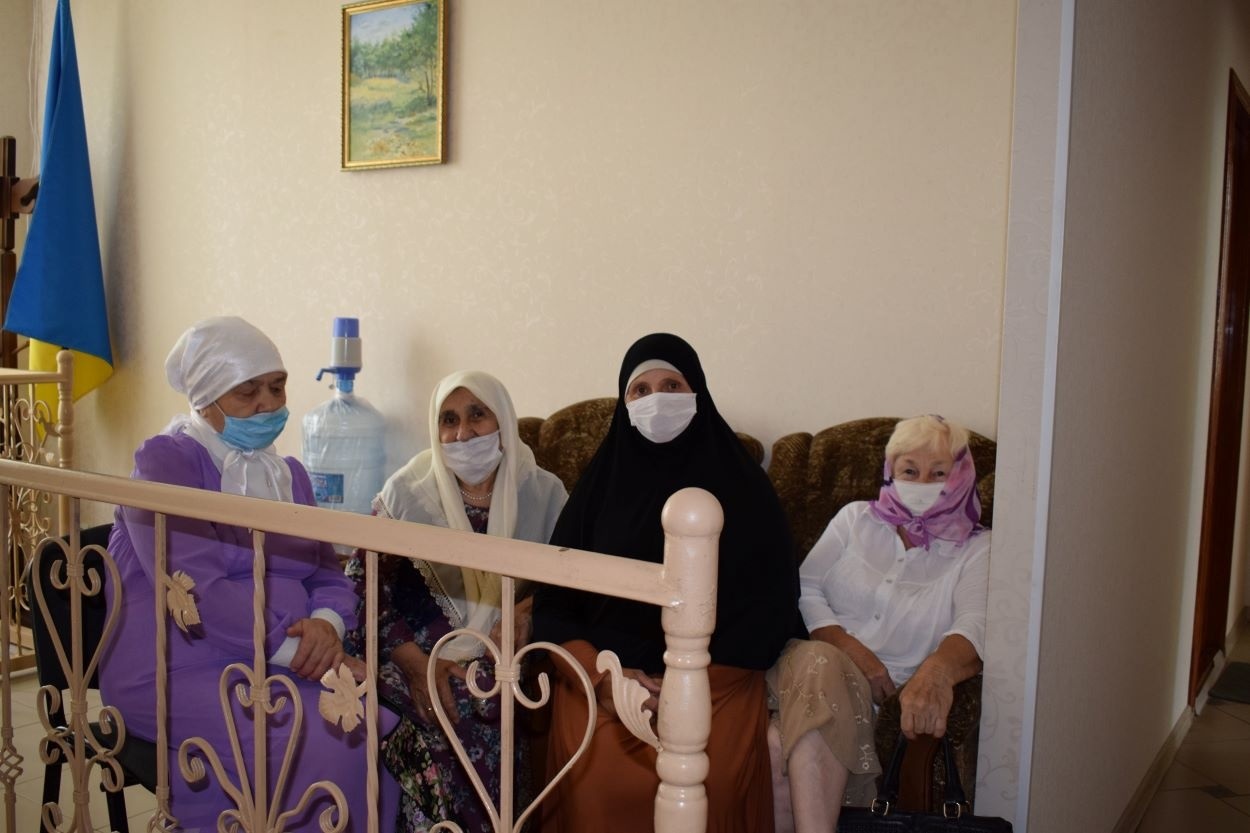 Місцеві мусульманки в очікуванні свята, яке цього року проходить у карантин