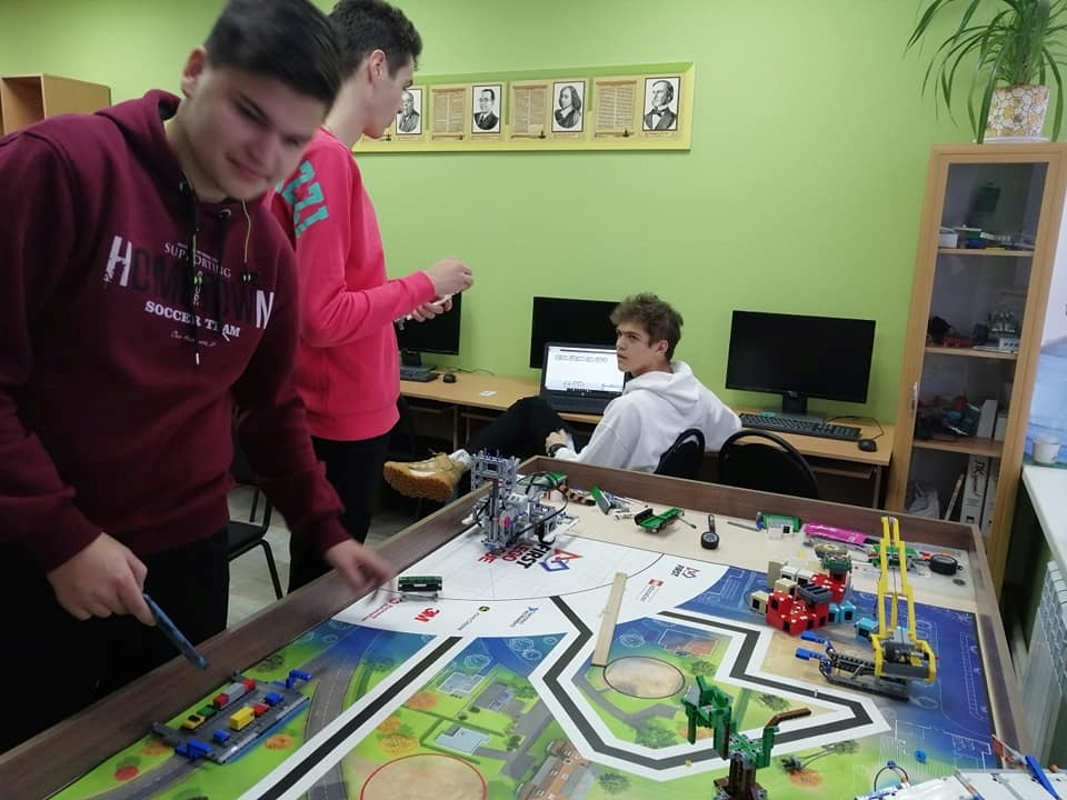 Команда школи з робототехніки RobotKram