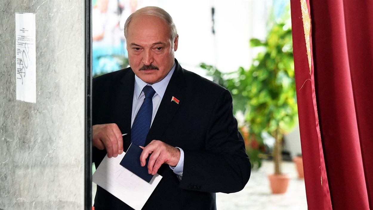 Олександр Лукашенко є президентом Білорусі з 1994 року