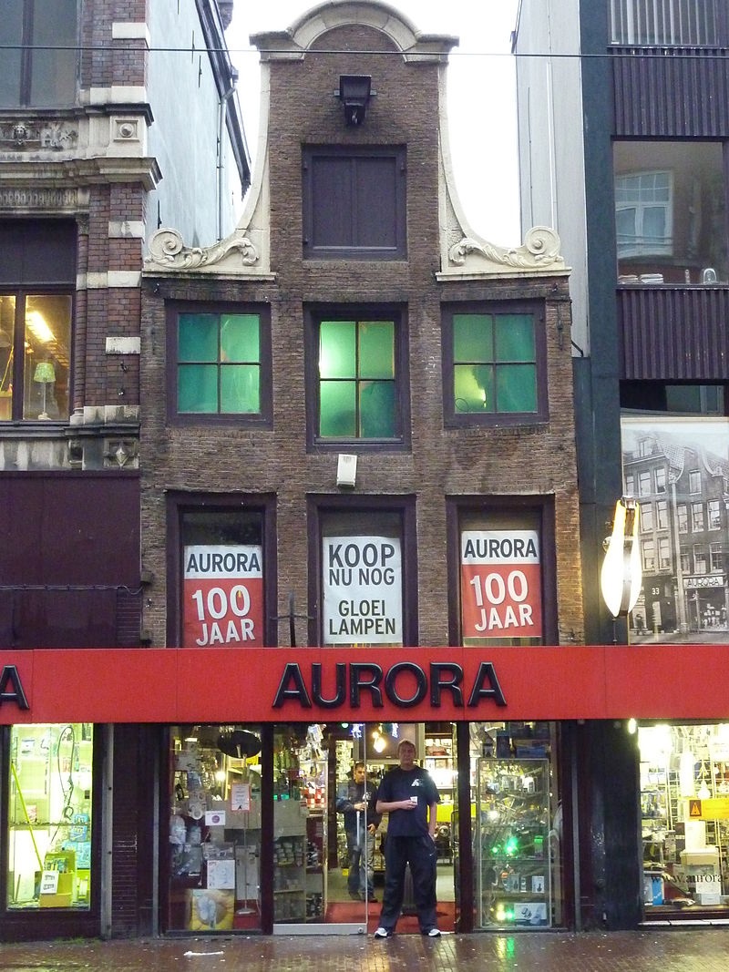 Фасад дома по улице Vijzelstraat, 31 в Амстердаме. Снимок-победитель 2010 года