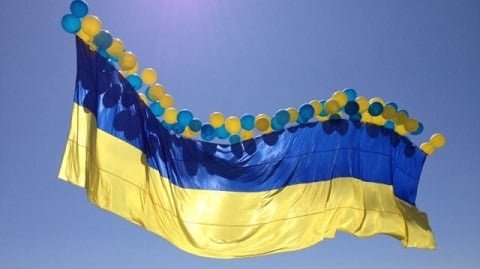 Так в Бахмуте запускали в небо флаг в 2019 году