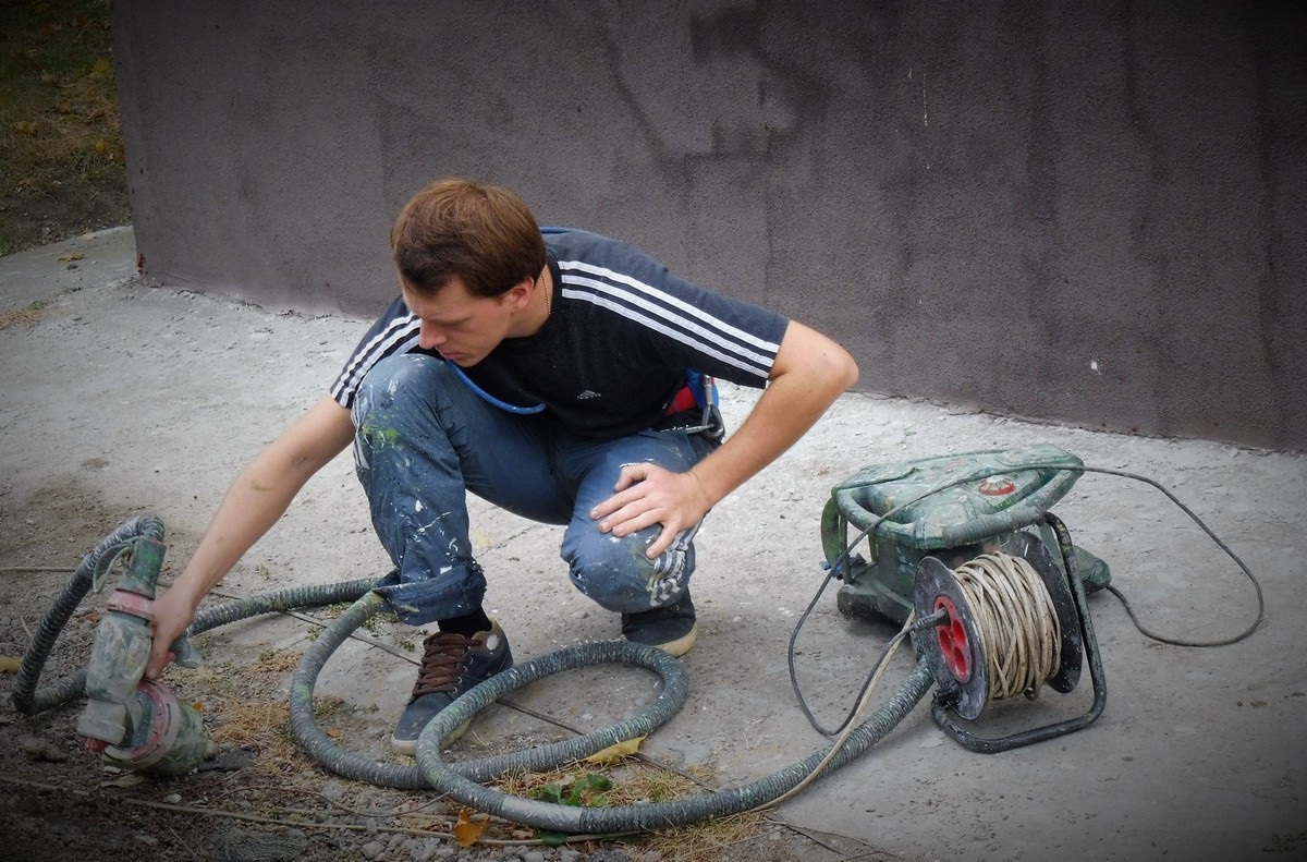 Сергей Якименко за работой