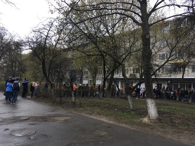 На выборах президента Украины в 2019 году переселенцам приходилось стоять в очереди в отдел ведения Государственного реестра избирателей