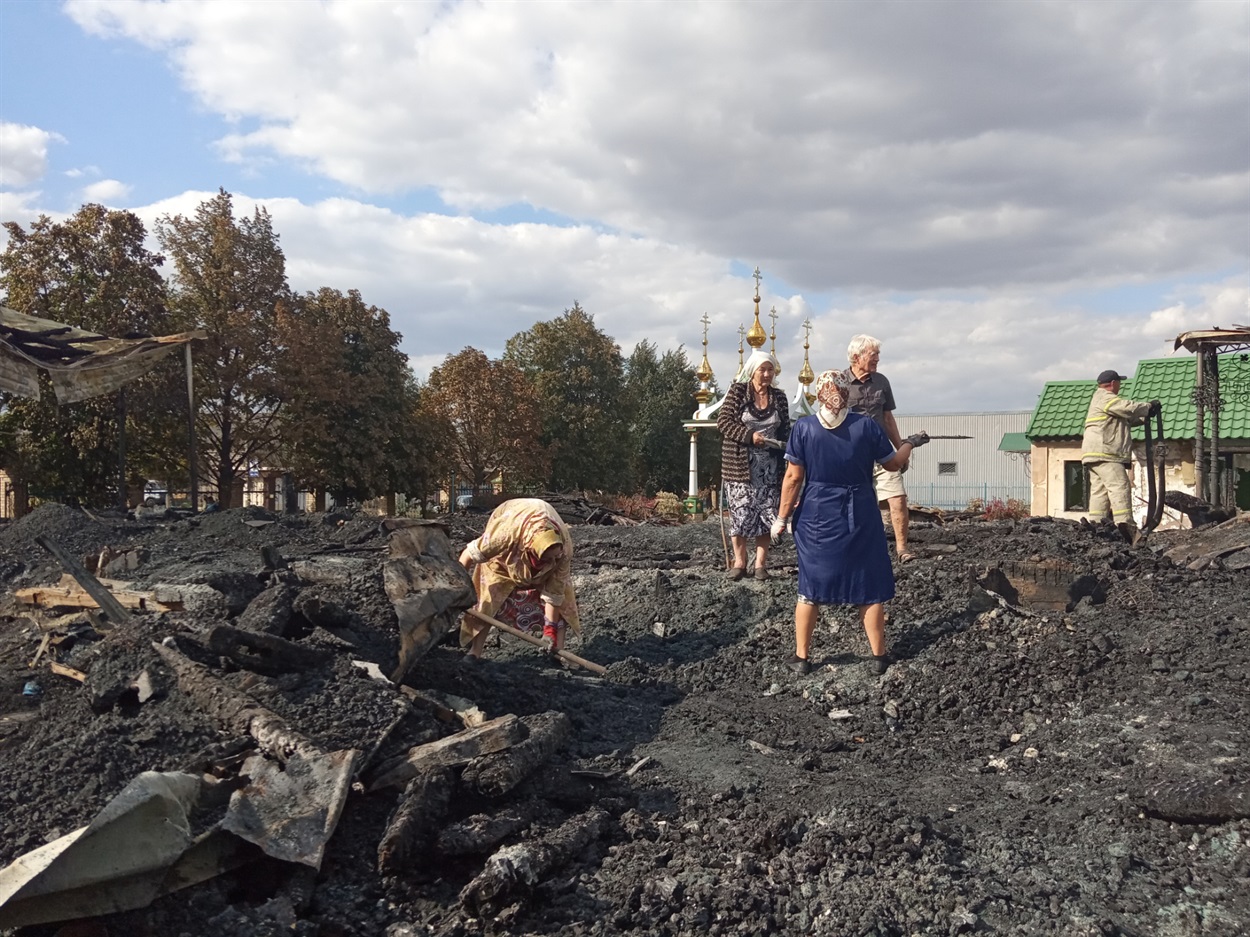 Пожежа зруйнувала дерев'яний храм Петра і Павла. Парафіяни сподіваються збудувати на його місці новий