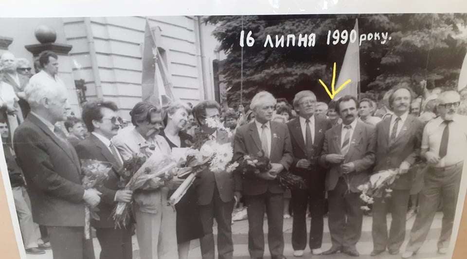 Депутати першого скликання біля Верховної Ради, 16 липня 1990 року
