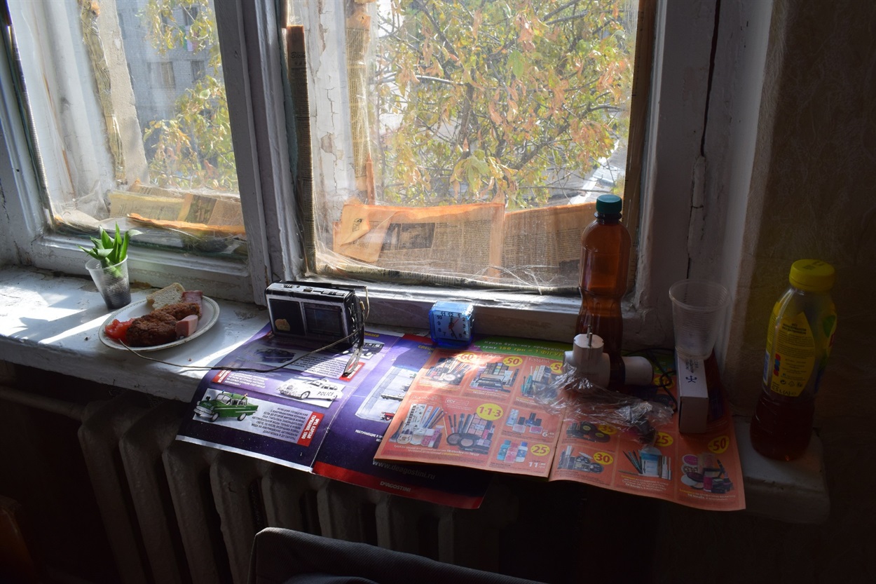 Подоконник в общежитии