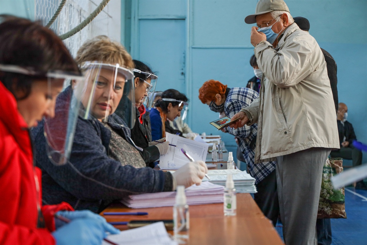 Перші охочі віддати голос