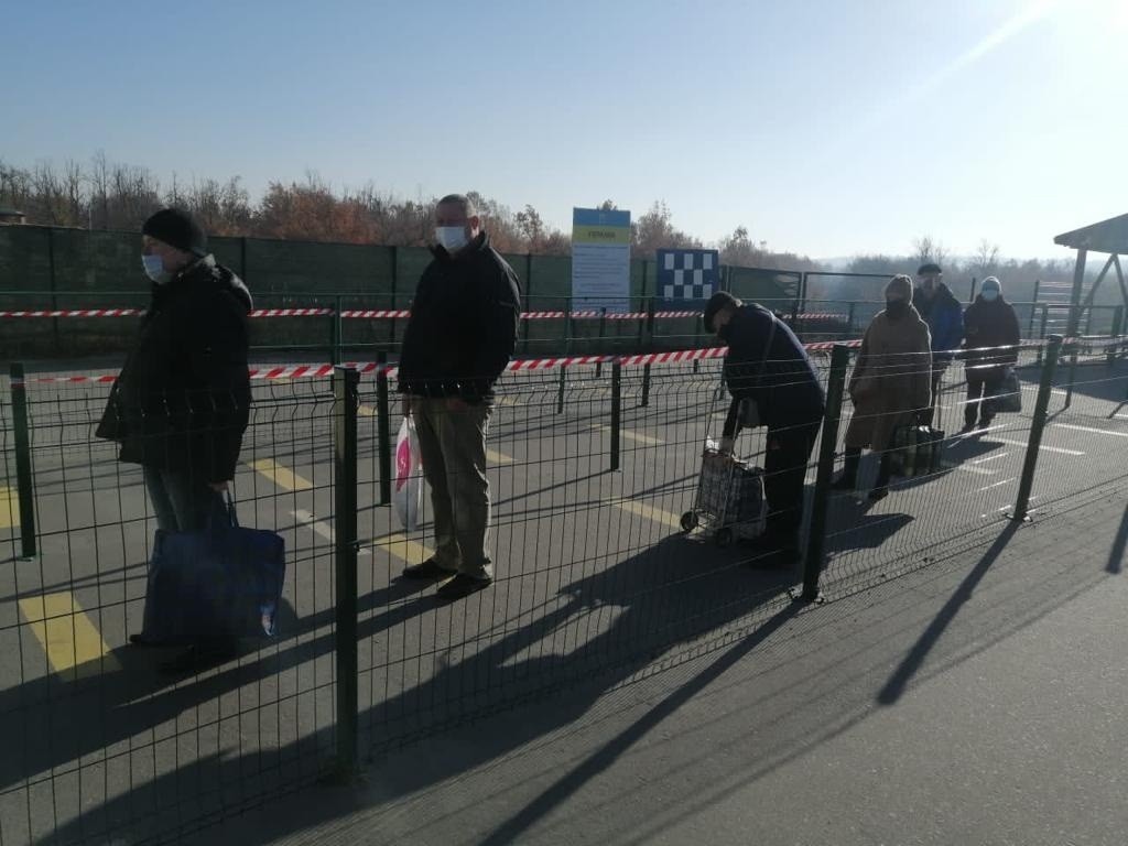 Очередь на КПВВ на линии разграничения