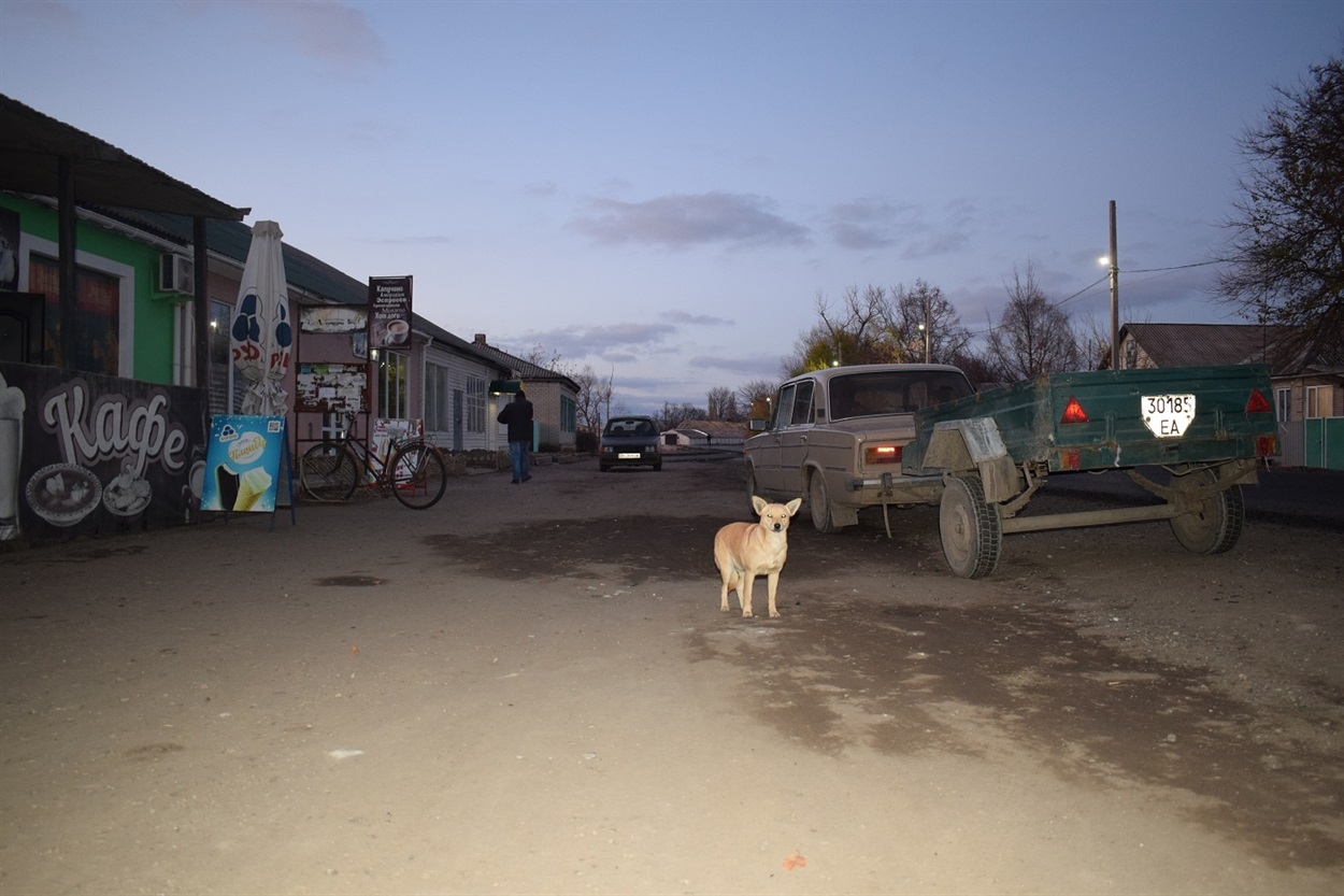 Вечірня Байдівка освітлена ліхтарями