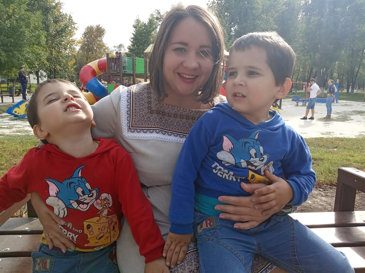 Ирина Швец с сыновьями