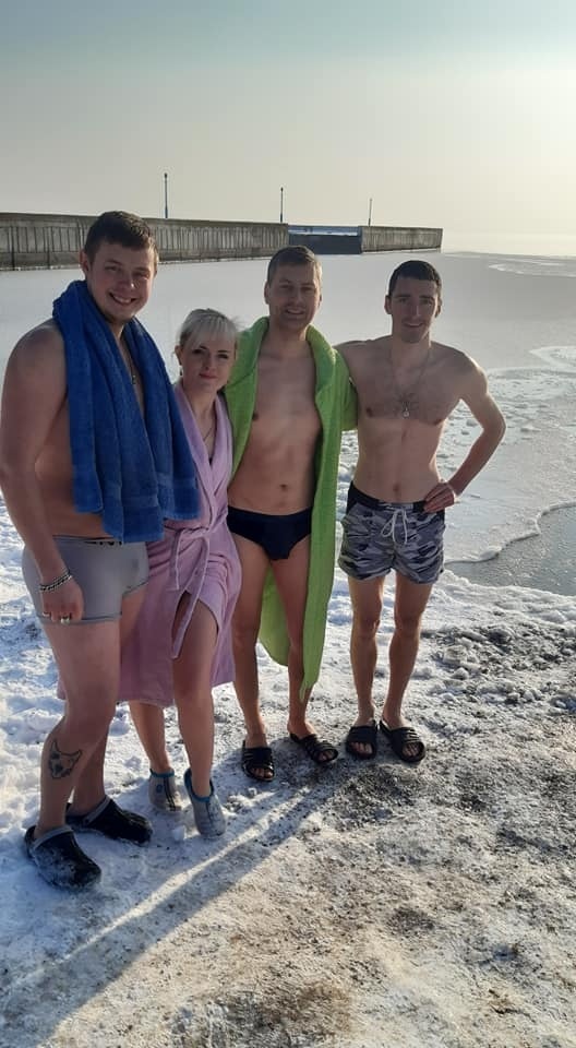 Олександр Лопанов з друзями - моржами
