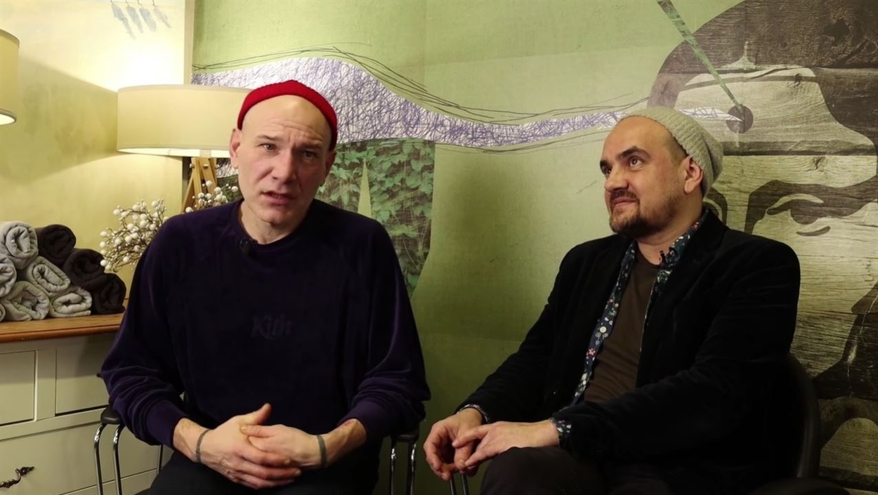 Чоловіча пара, що вже 18 років живе разом. 