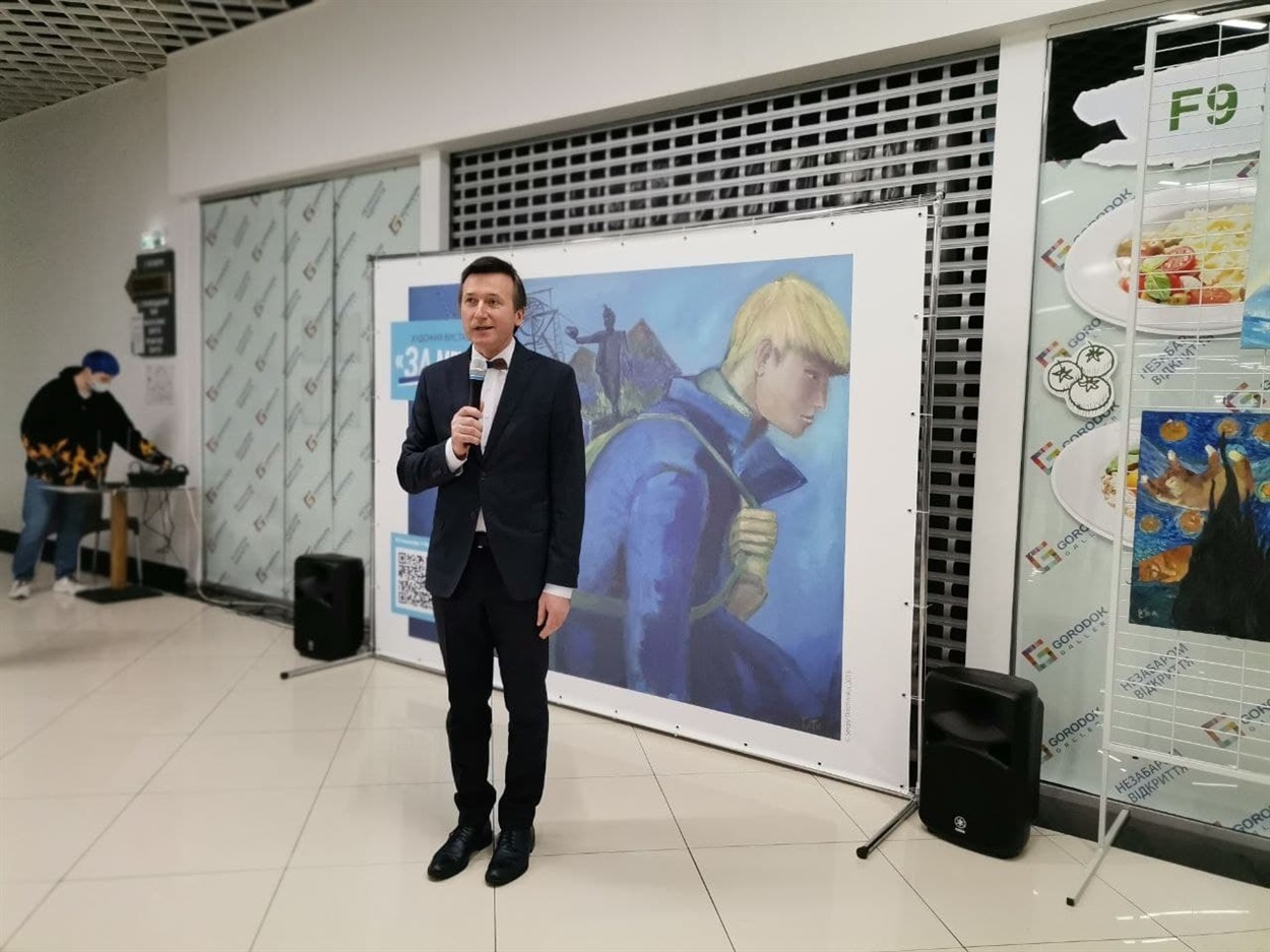 Сергій Ткаченко на відкритті виставки картин "За межею" в Києві