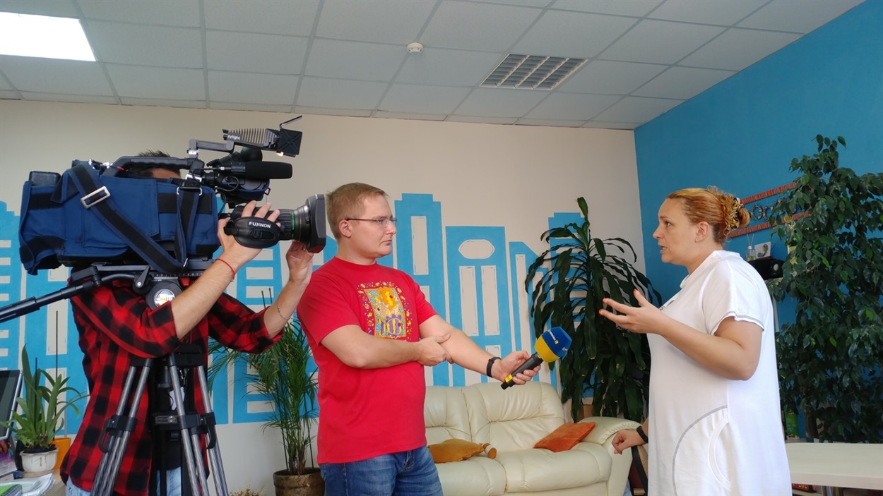 Алексей Фалин работает журналистом.