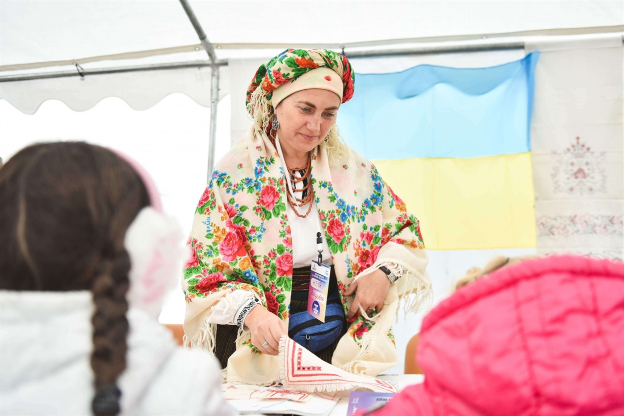 З країни в Україну