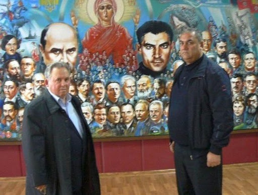 Олег Федоров і Грайр Хачатрян у музеї Василя Стуса заводу «Еластомір» в Горлівці. 
