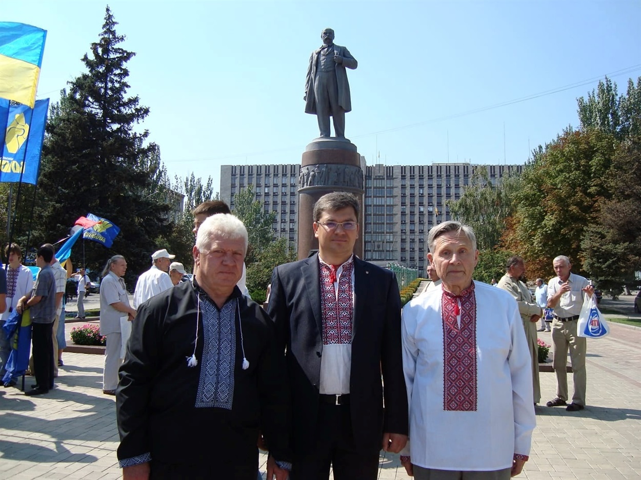 Микола Волинко (на фото зліва), колишній страйкомівець, голова Незалежної профспілки гірників «Солідарність» в Донецьку під час святкування Дня Незалежності України 24 серпня 2012 р.