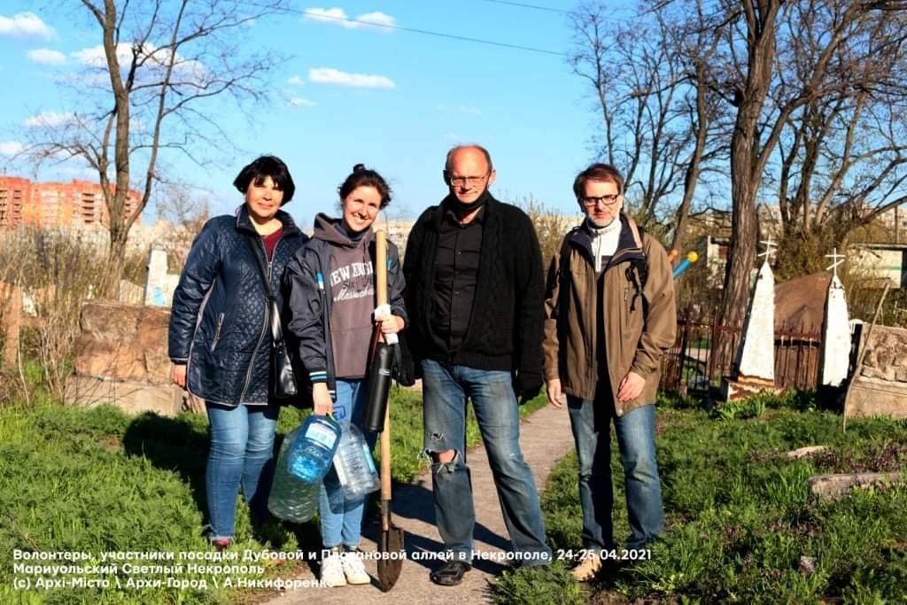 Работы по высадке платанов