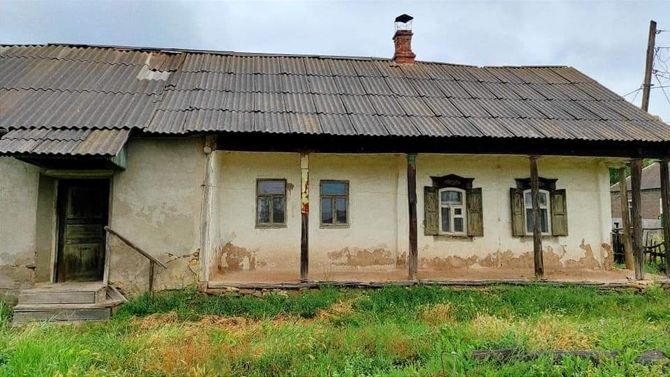 Одна з історичних будівель , що потрапила до альбому - мазанка в селі Іванівка, збудована на початку 20 сторіччя дідом нинішнього власника.