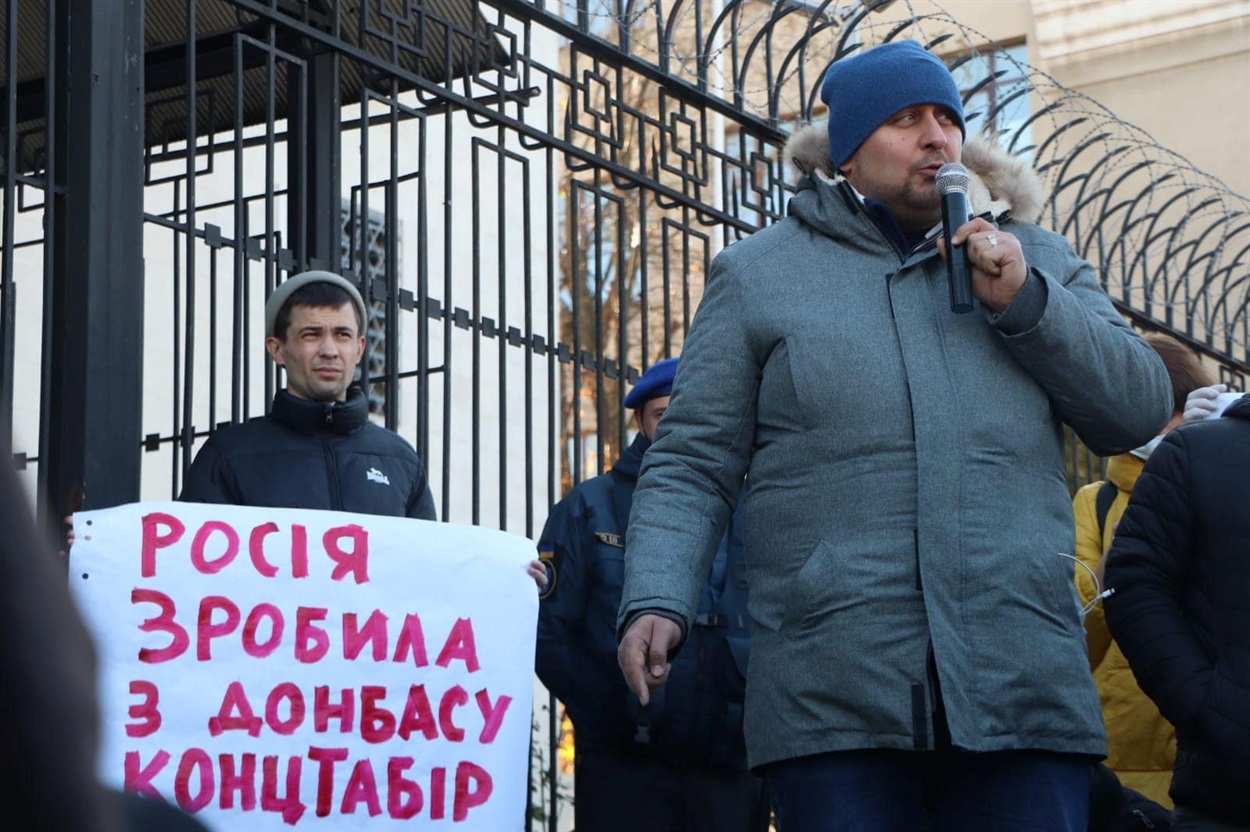 Станислав Федорчук во время одного из митингов переселенцев