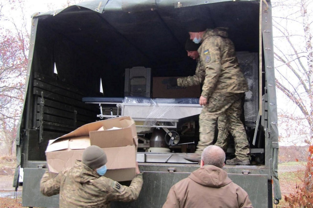 Разгрузка гуманитарной помощи