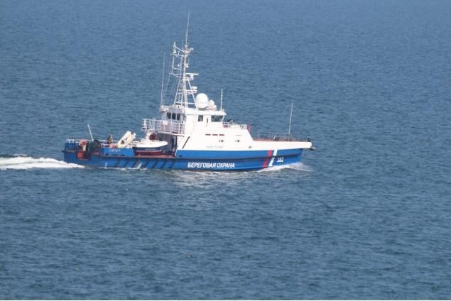 Російський катер в акваторії Азовського моря поблизу українського узбережжя