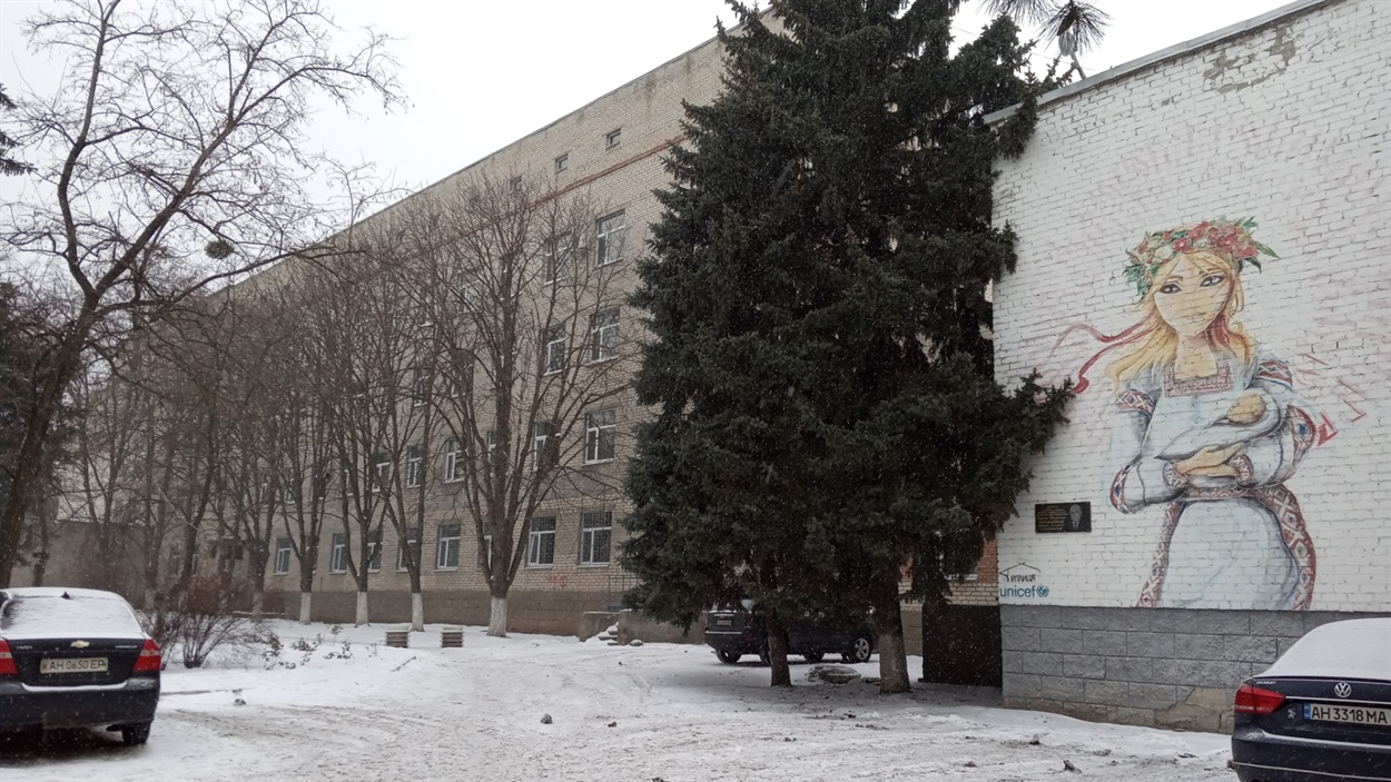 Детская больница, в подвале которой люди прятались в 2014 году.