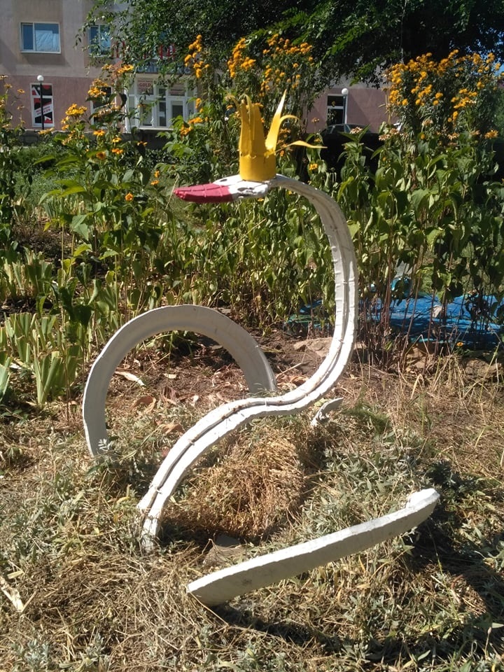  лебедь из покрышки, Луганская область