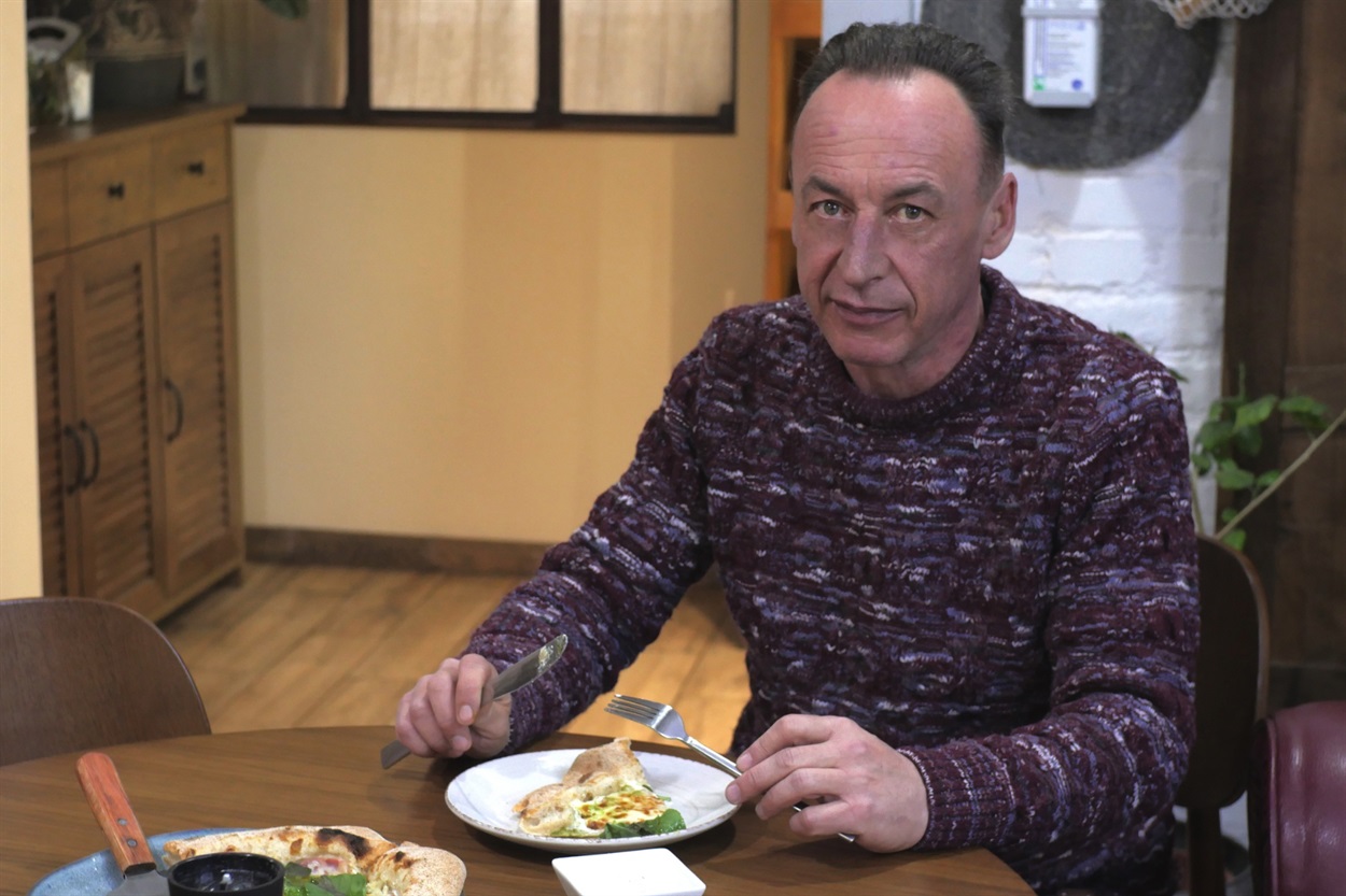 Дегустируем пиццу на бездрожжевом тесте.