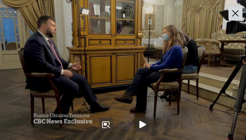 Иностранная журналистка берет интервью у Дениса Пушилина