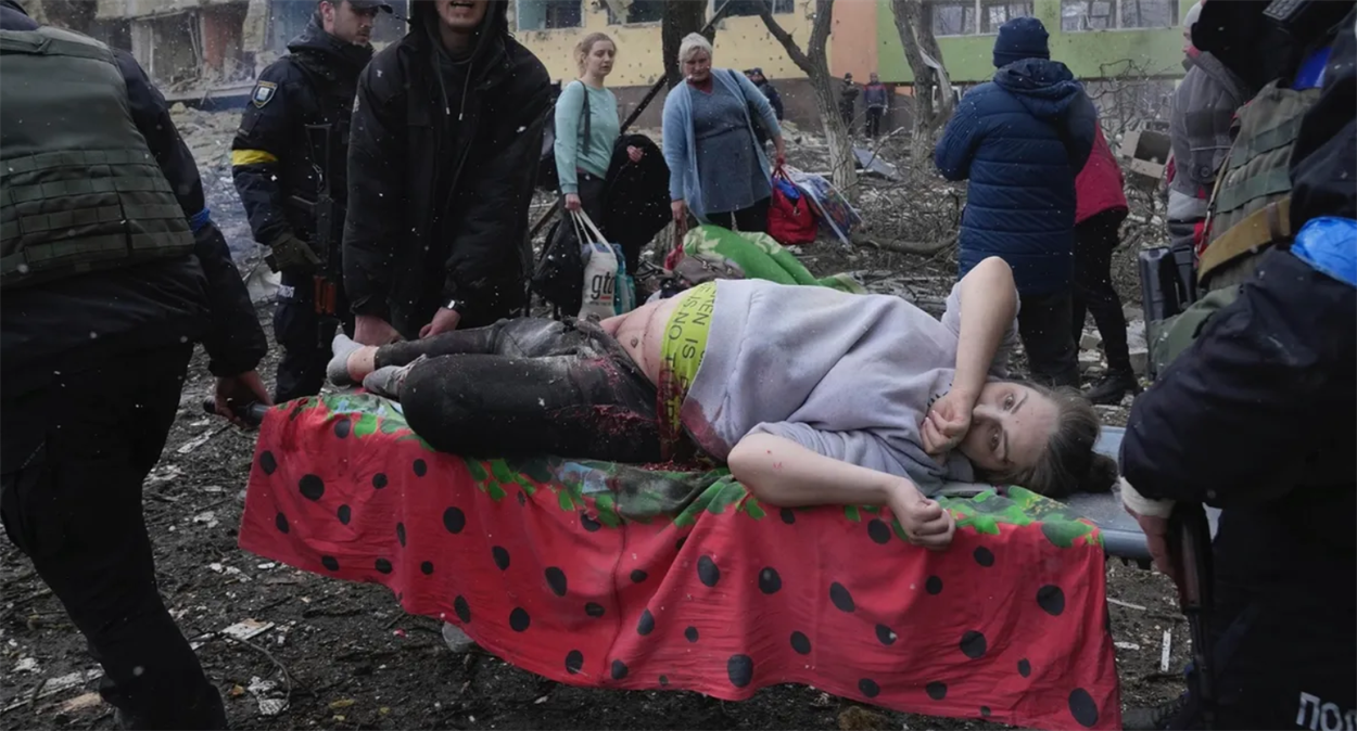 Эта девушка не выжила от ранений. И ее ребенок тоже.  Мариуполь