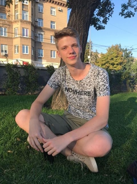  Ростислав у мирний час у рідному Маріуполі