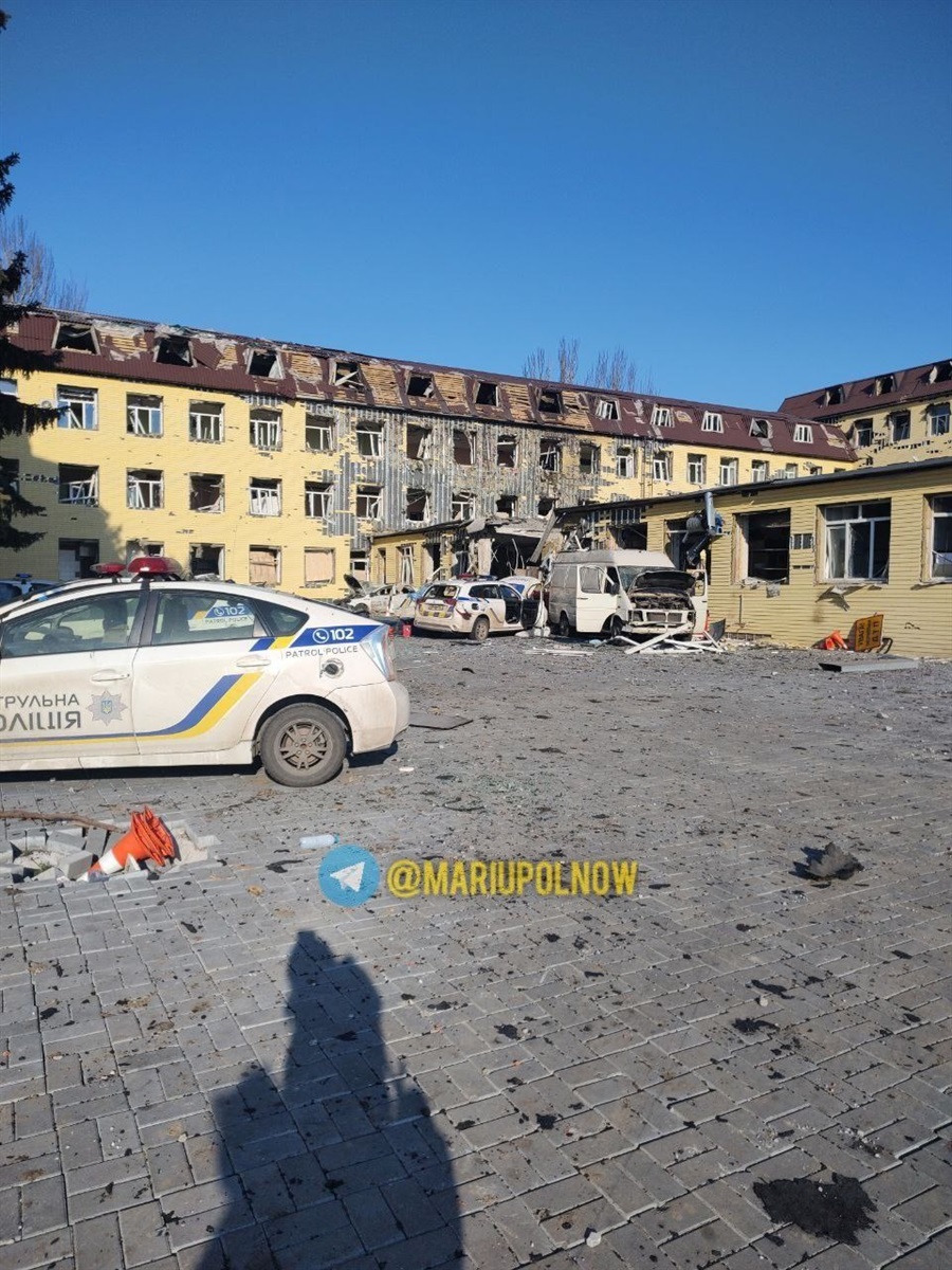 Будівля колишньої школи міліції у Маріуполі