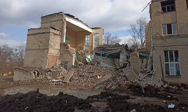 Разрушенная школа в Краматорске.