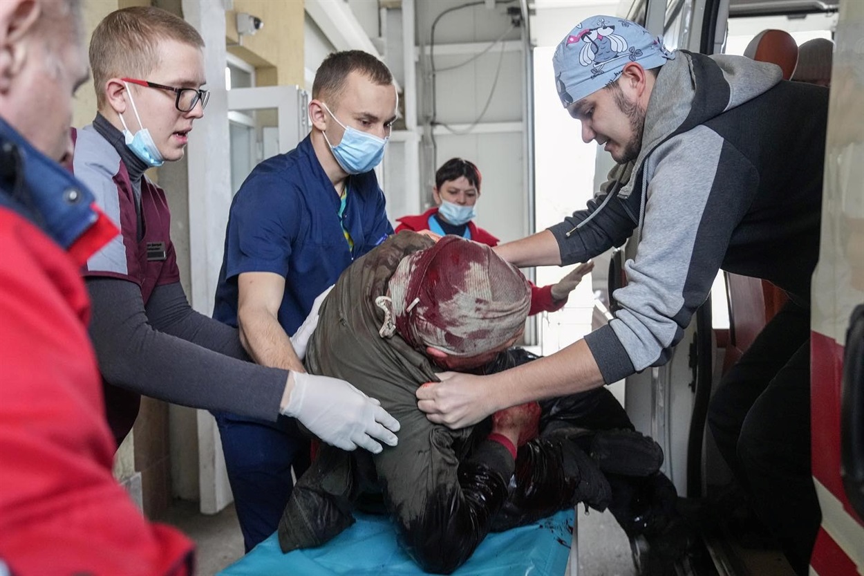 Один з перших обстрілів Маріуполя.