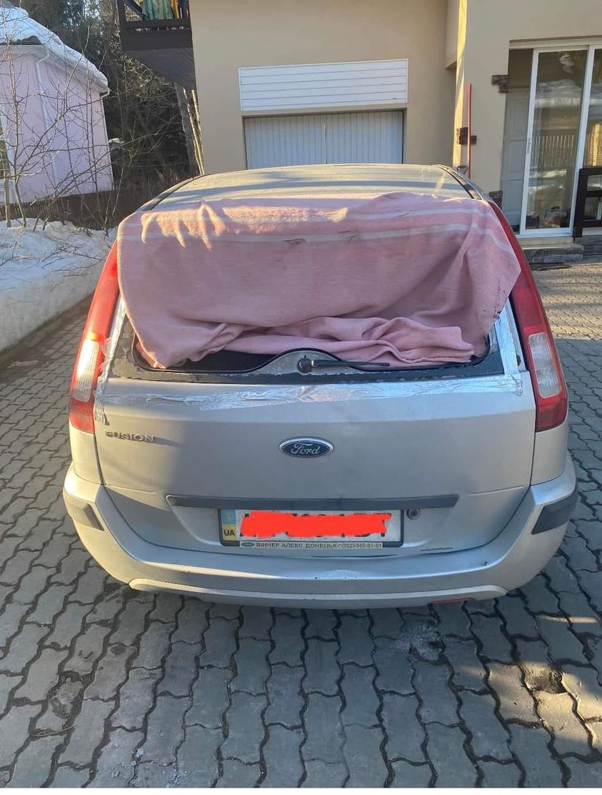 На этом авто жители Мариуполя выехали в Москву
