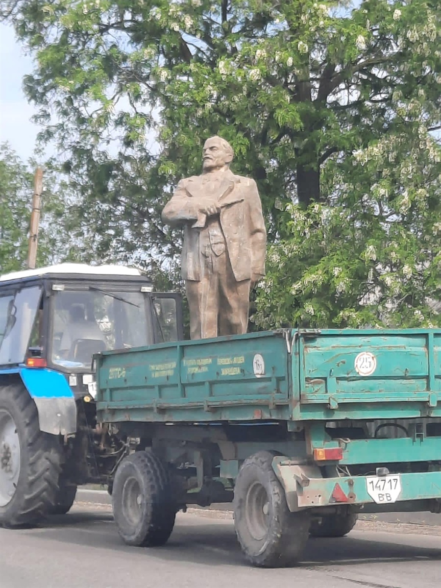 У Новопскові оккупанти дістали пам'ятник Леніну