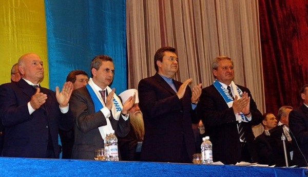 Лужков, Колесніков, Янукович на трибуні