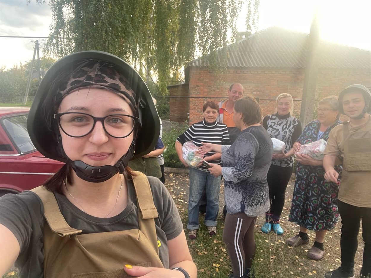 Видача гуманітарної допомоги в Бахмуті 