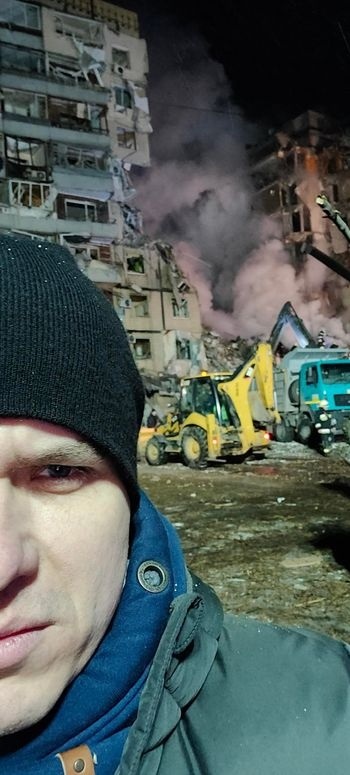 За декілька годин після обстрілу Дмитро прибув на місце трагедії