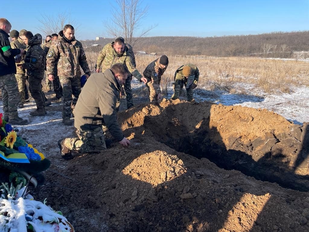 голова луганської ова на похованні
