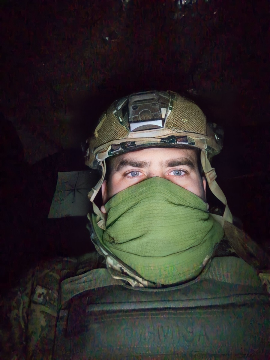 Олексій дуже рідко виходив на зв'язок 