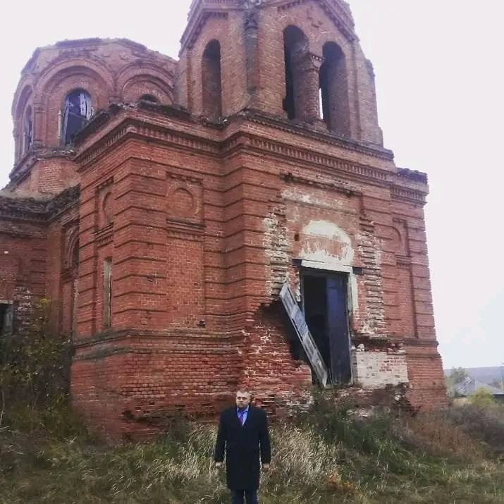 Покинута церква у селі Омелькове