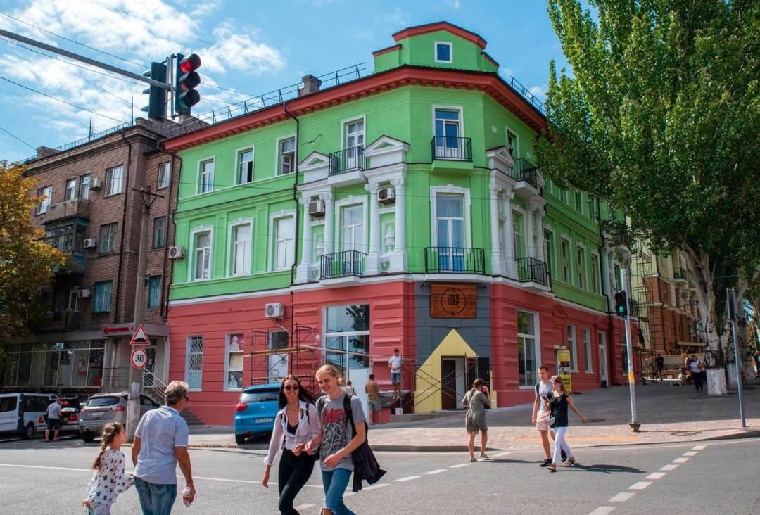 В Маріуполі «Ізба-читальня» була на пр. Миру, 40