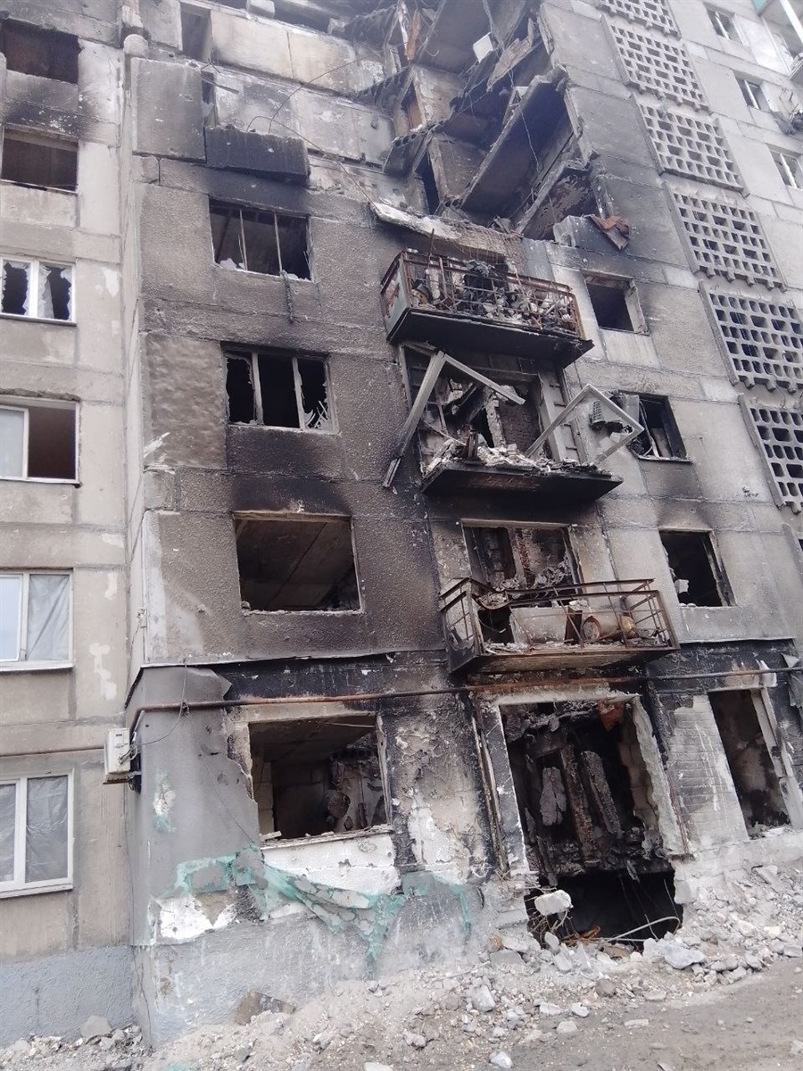 Наслідки ворожого обстрілу 