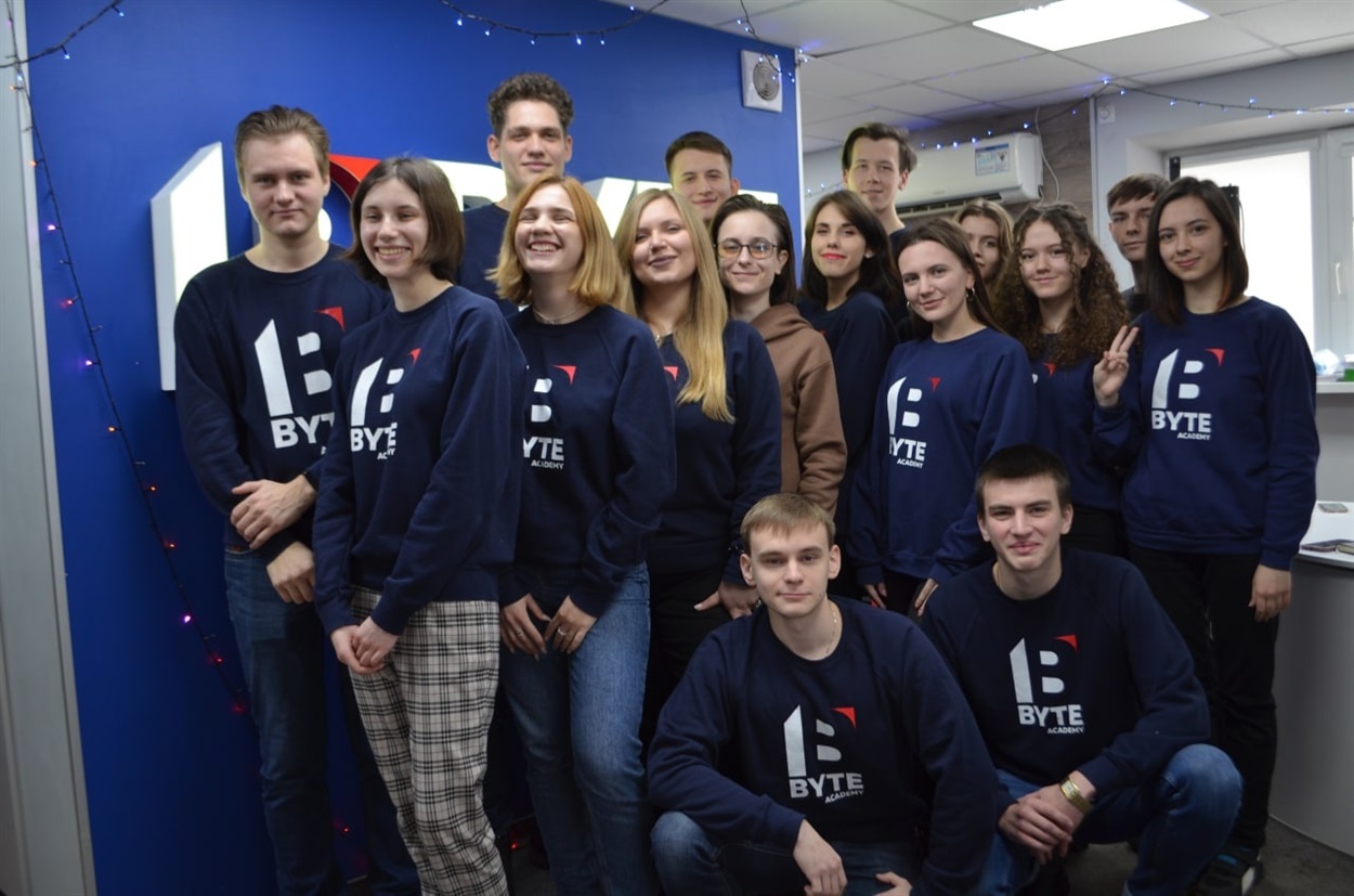 Команда Академії навчала й допомагала у розвитку в ІТ-галузі
