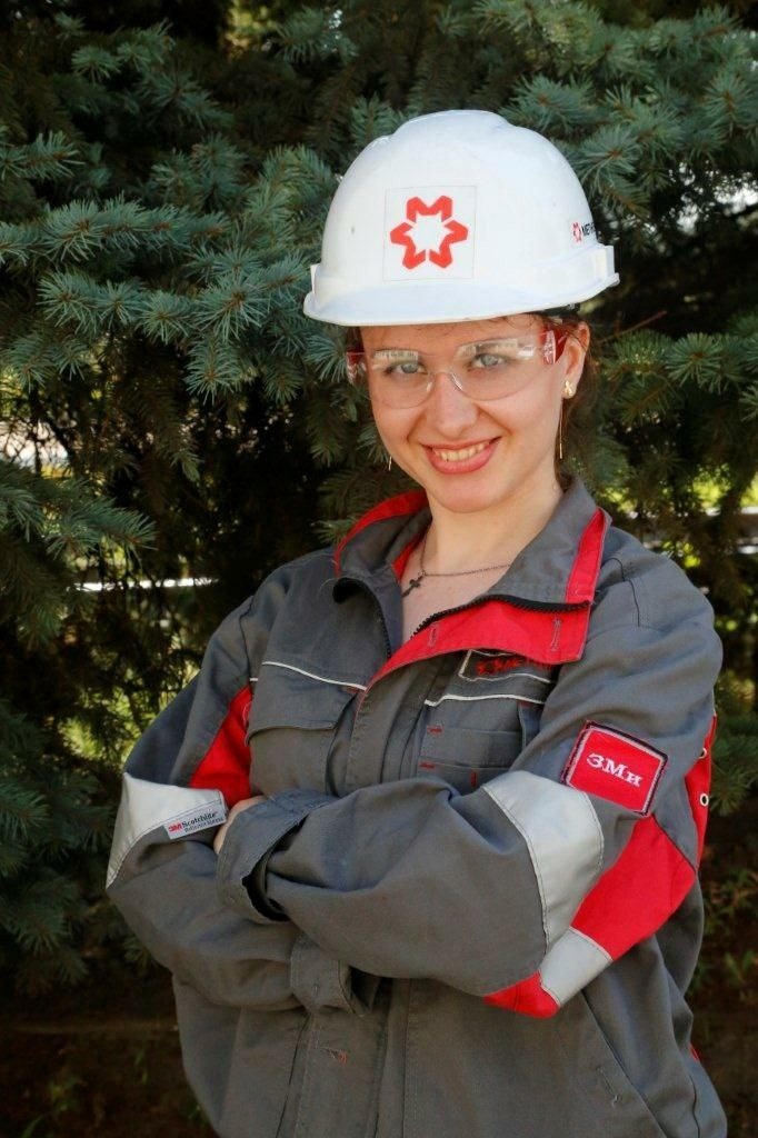 Навчаючись, працювала в корпоративній газеті на заводі ім. Ілліча