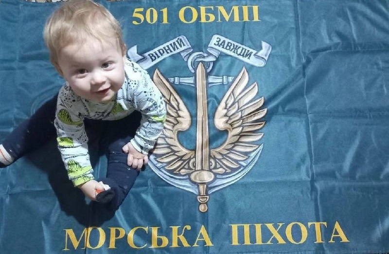 Сашко чекає на свого батька 