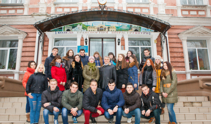 Юлія навчалася у тоді ще Бахмутському технікумі залізничного транспорту, а тепер тут викладає