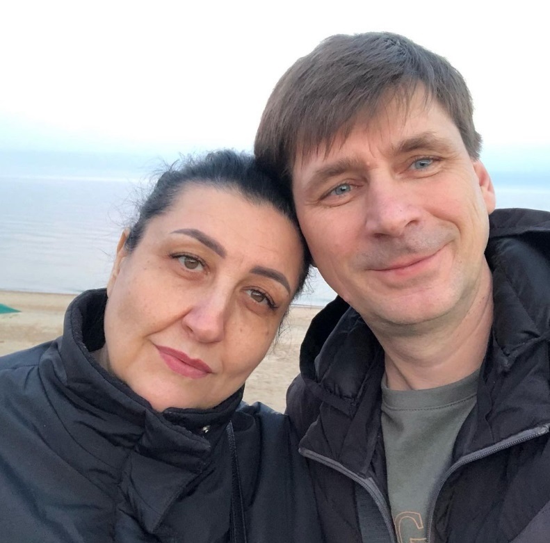 Дмитро з дружиною